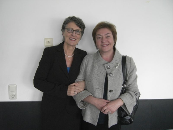 Mit Schanna Litwina, Vorsitzende des unabhängigen Belarussischen Verbands der Journalisten, am 9. April 2009 in Minsk