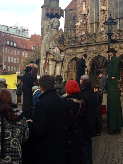 Aktionstag auf dem Bremer Marktplatz – gegen die Todesstrafe und in Erinnerung an Dmitrij Konowalow und Wladislaw Kowaljow.